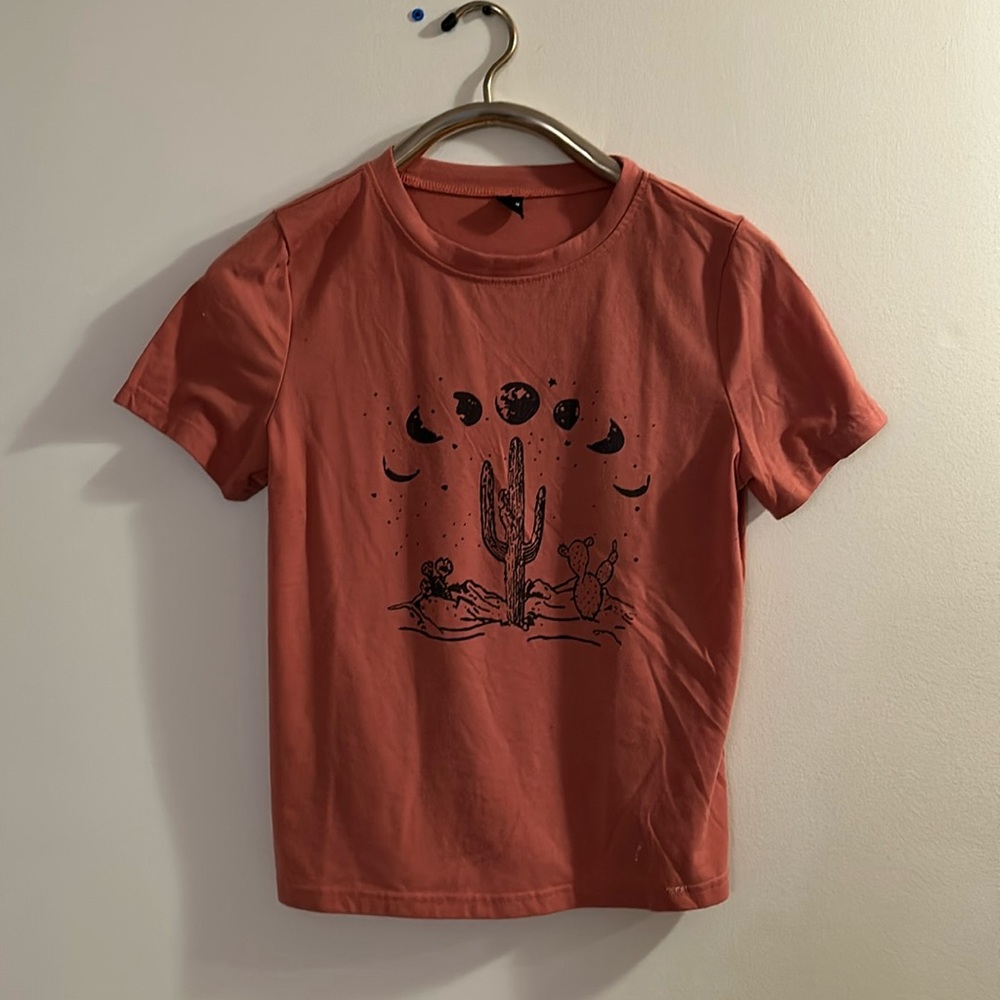 Desert scene tshirt.